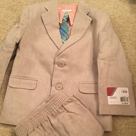 IZOD Brand Suit in Tan and Orange